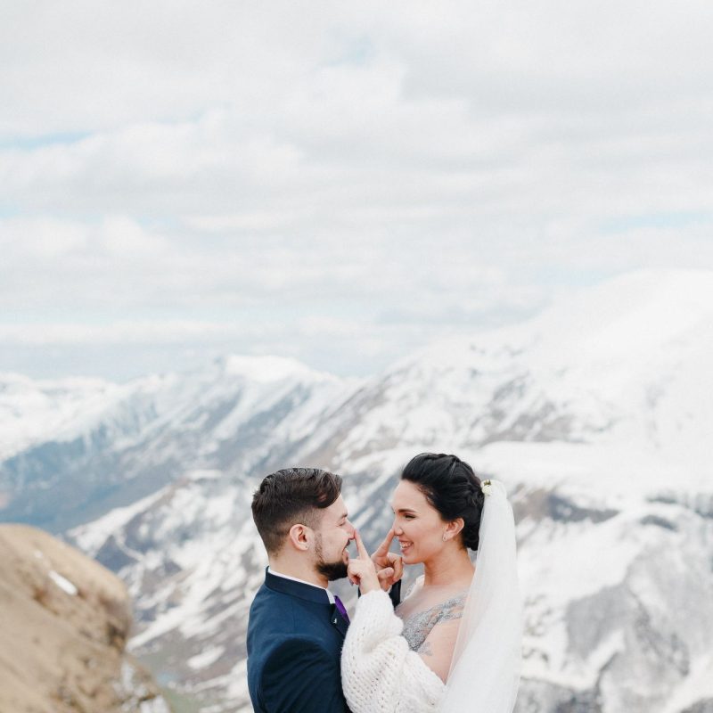 Mountain wedding service for foreigners