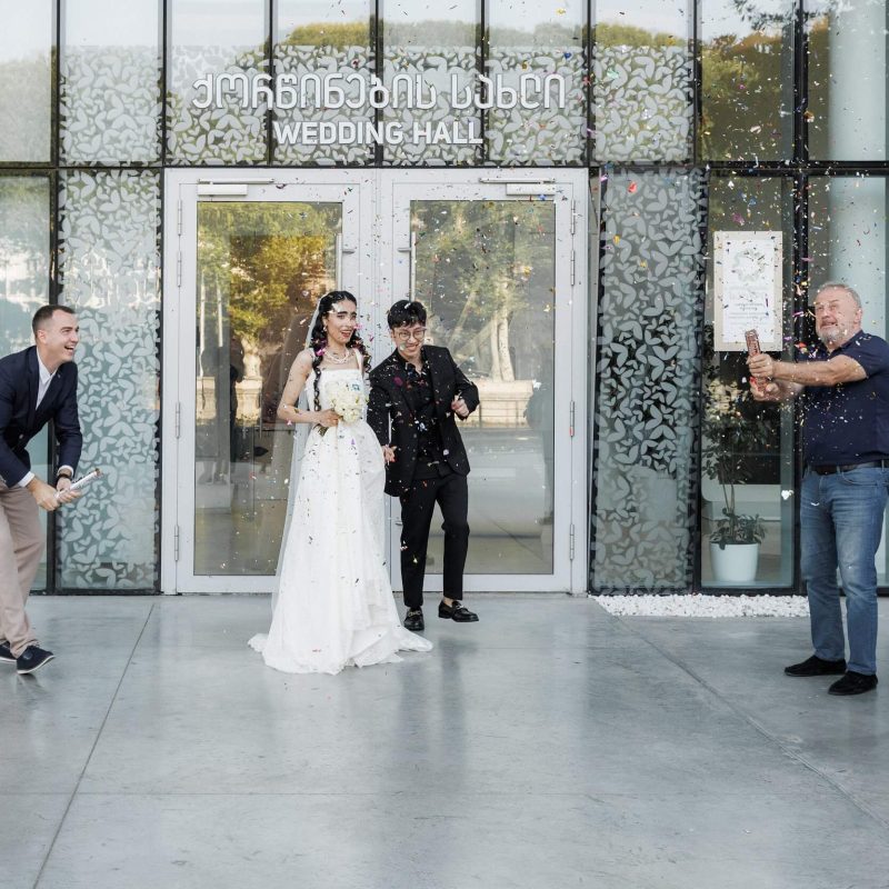 Marry in Georgia confetti celebration