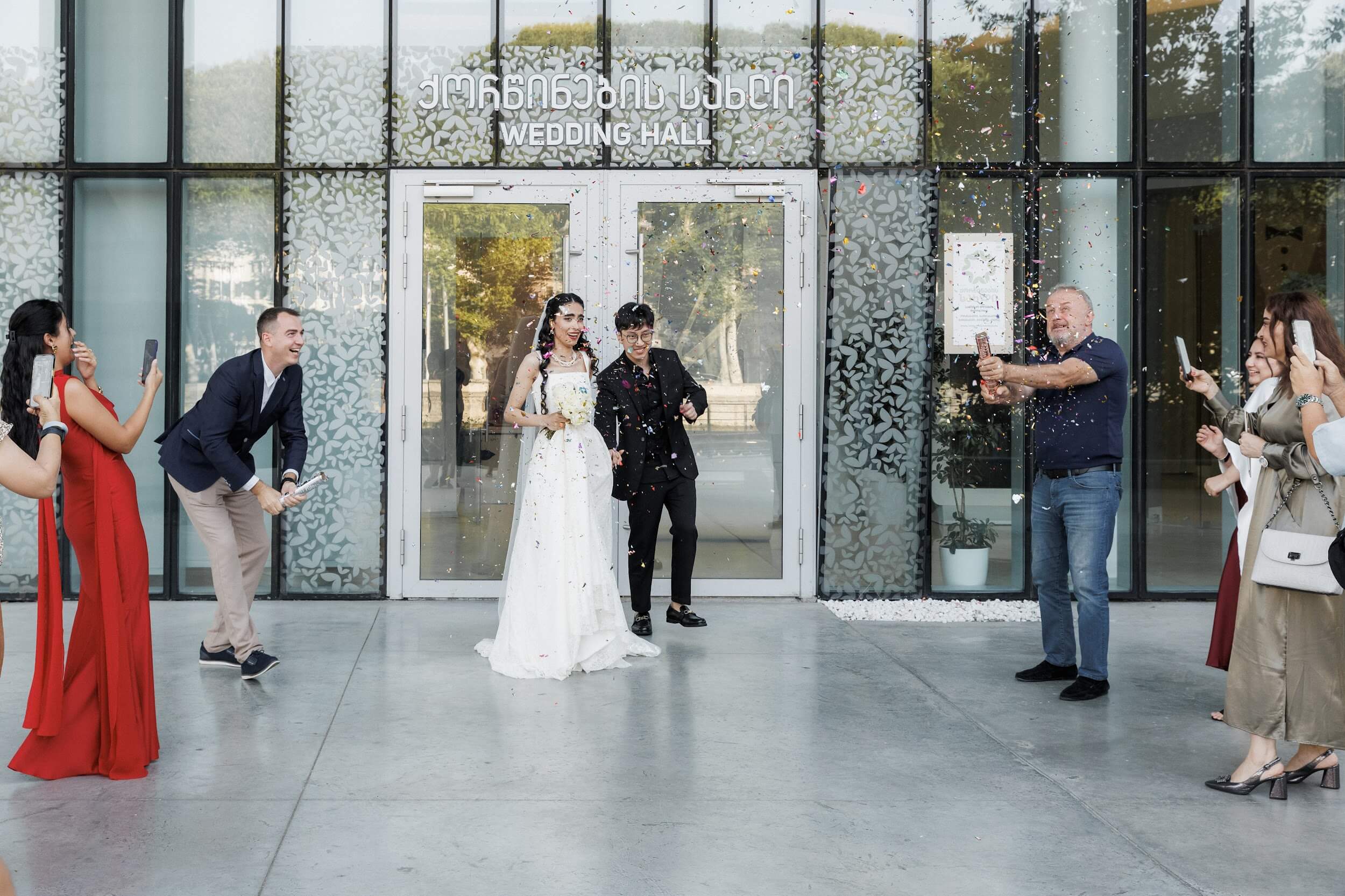 Marry in Georgia confetti celebration